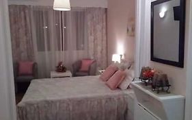 Sylvia' S Apartments